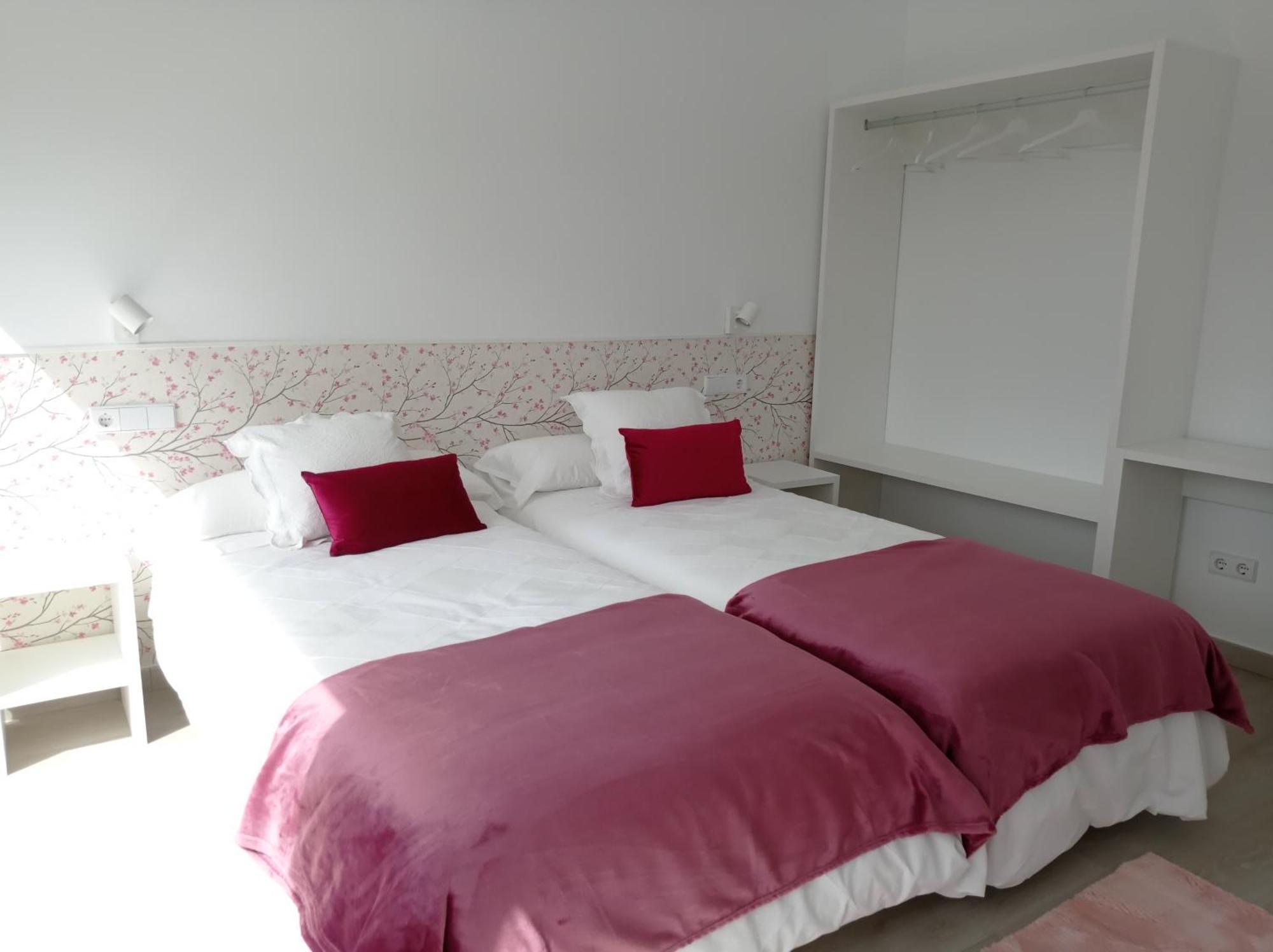 סנטיאגו דה קומפוסטלה Casas Turisticas Lar Jardin - Parking Privado מראה חיצוני תמונה